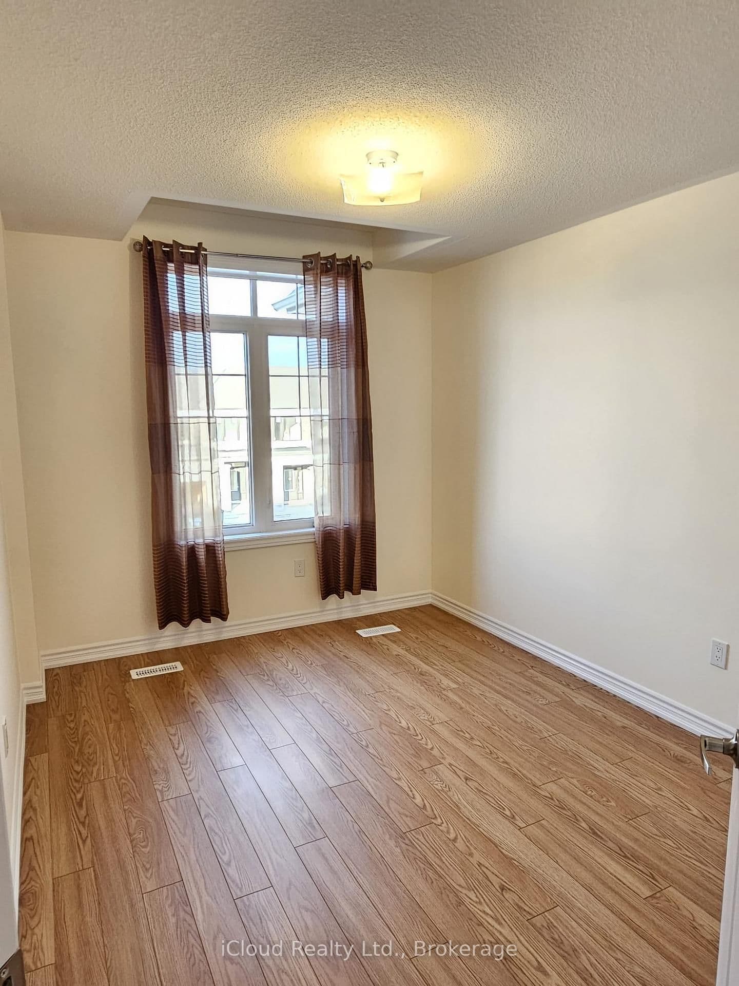 9 Durham Avenue thumbnail 6