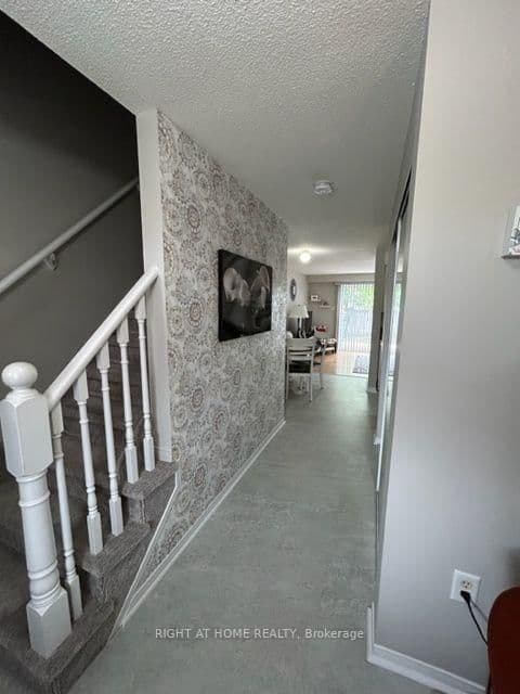 22 Lion's Gate Boulevard thumbnail 3