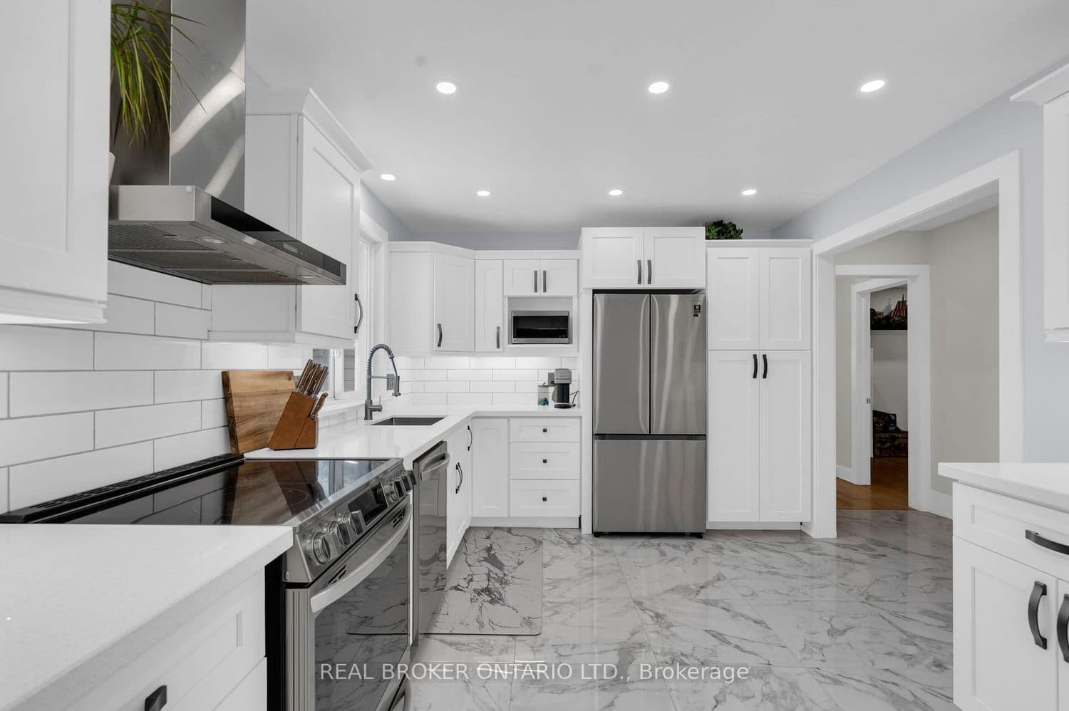 975 Sunnidale Road thumbnail 16