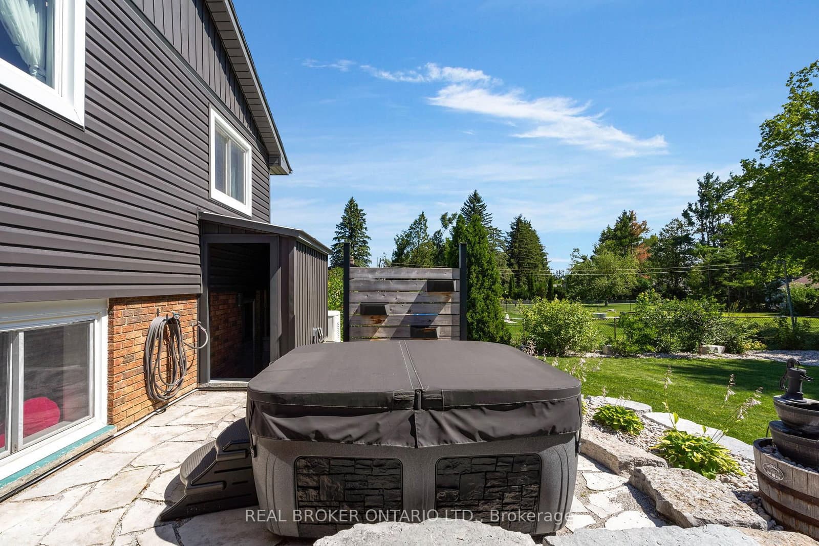 975 Sunnidale Road thumbnail 39
