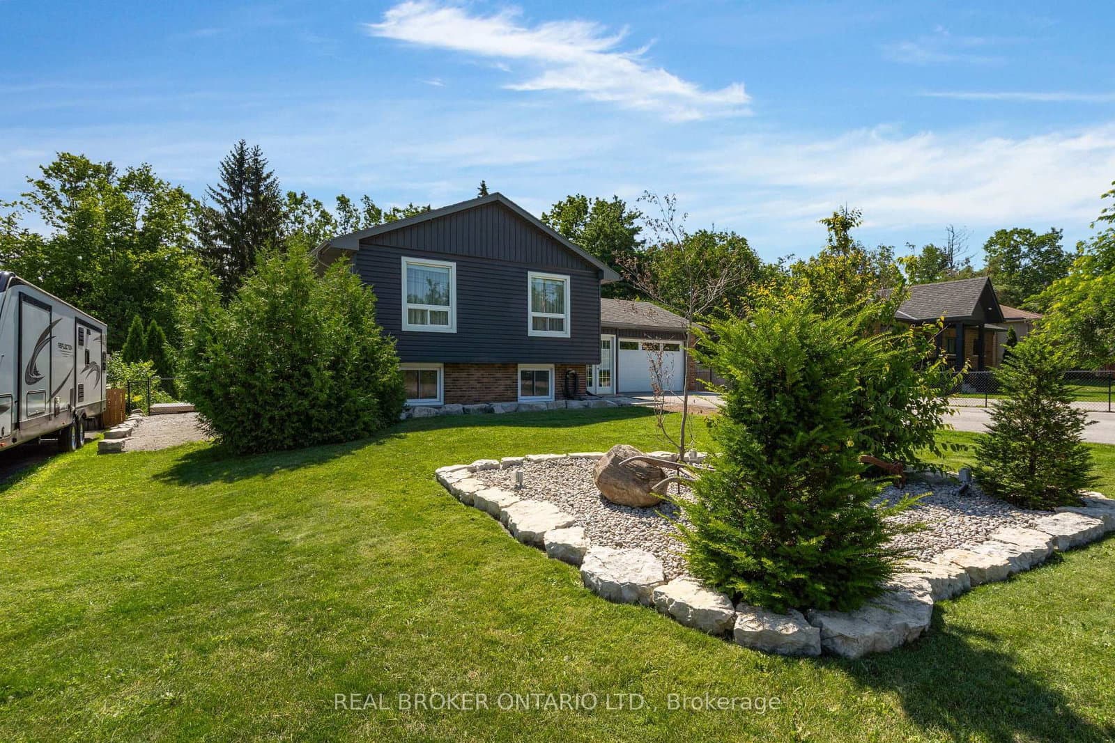 975 Sunnidale Road thumbnail 5