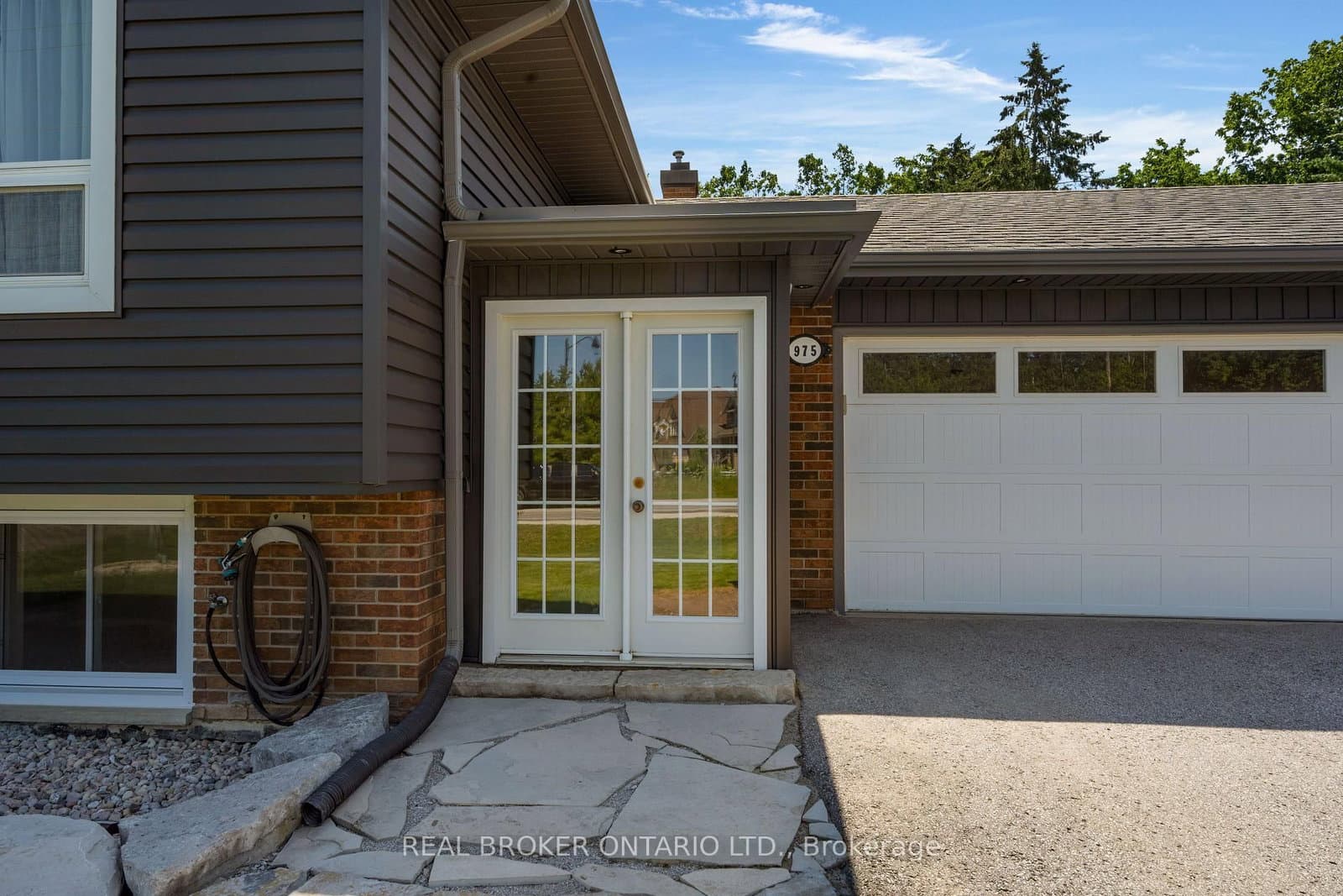 975 Sunnidale Road thumbnail 6