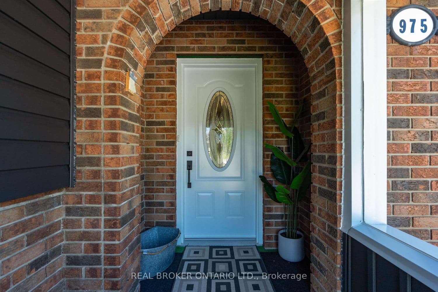 975 Sunnidale Road thumbnail 7