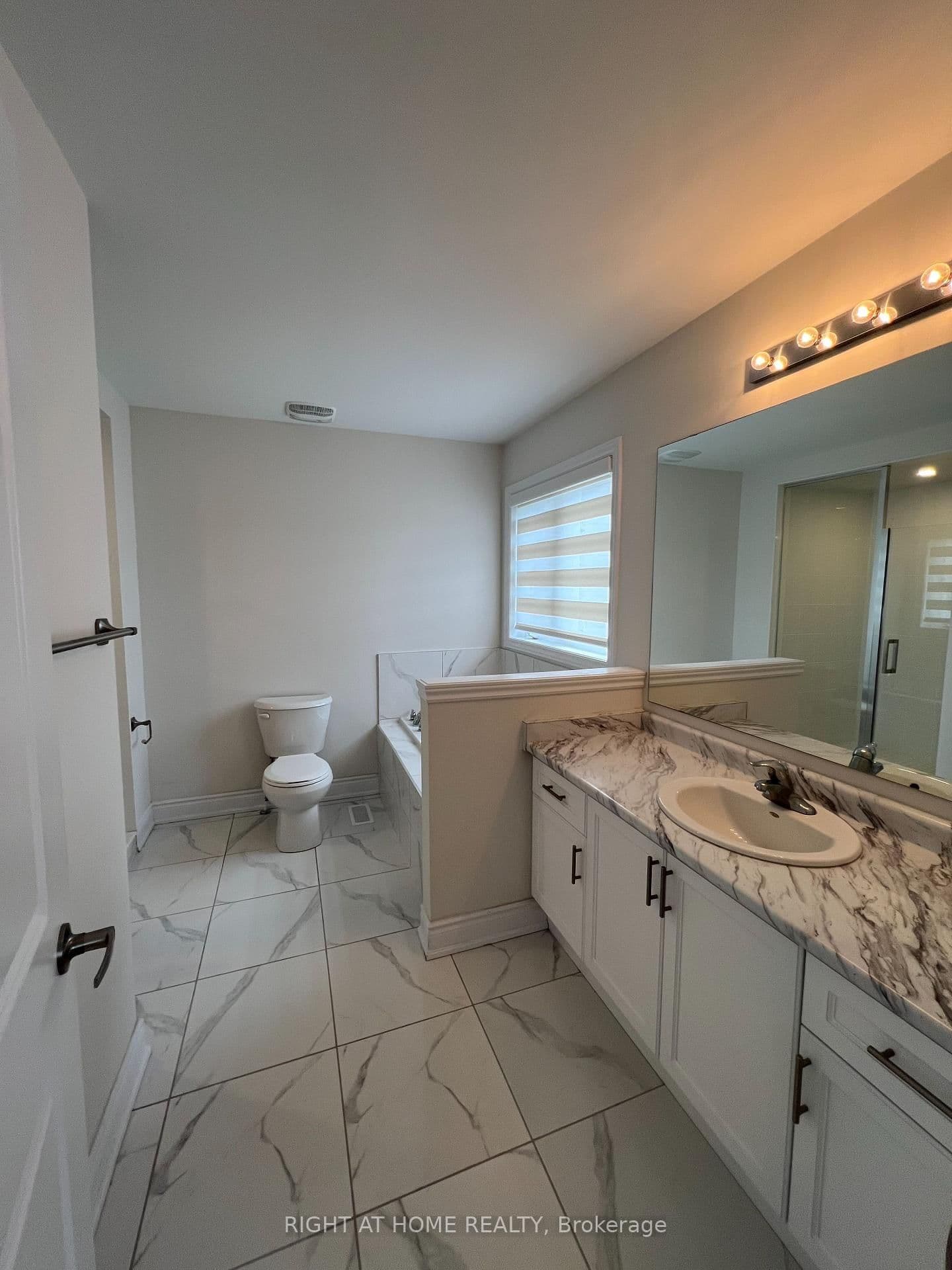 24 Tamworth Terrace W thumbnail 11