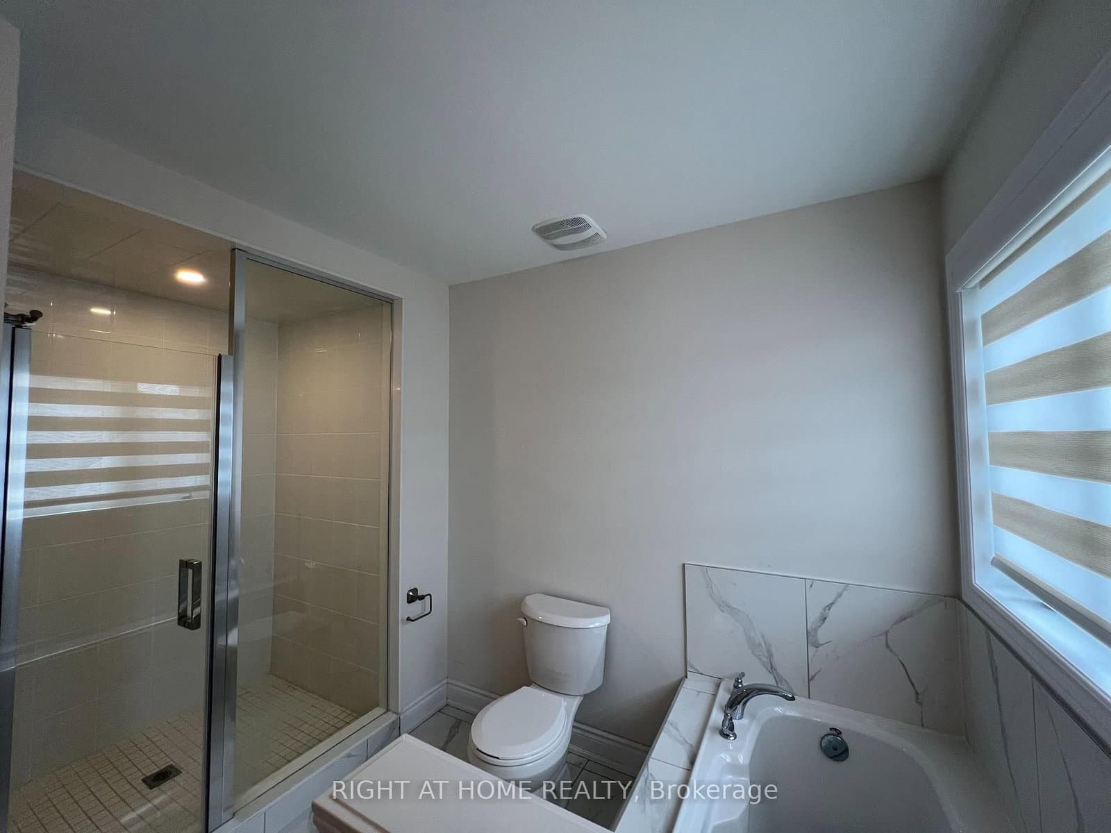 24 Tamworth Terrace W thumbnail 12