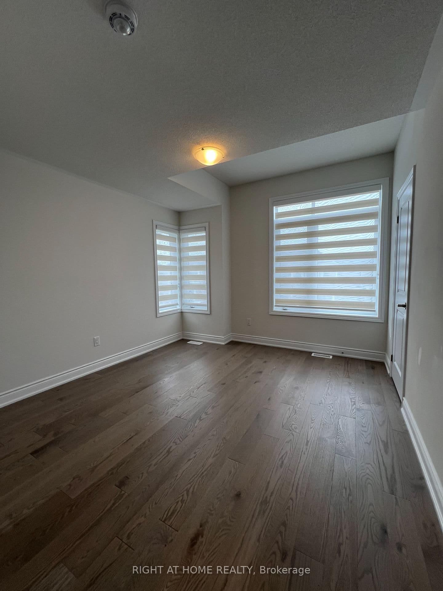 24 Tamworth Terrace W thumbnail 16