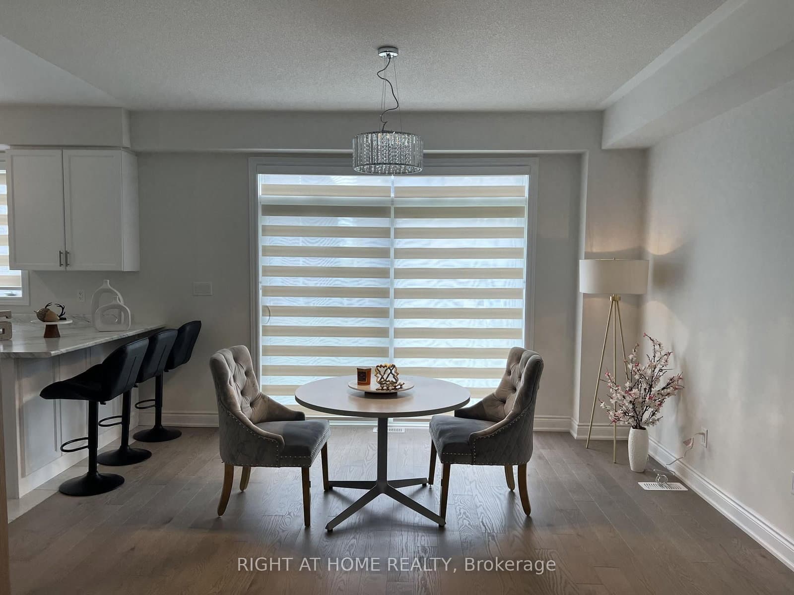 24 Tamworth Terrace W thumbnail 5