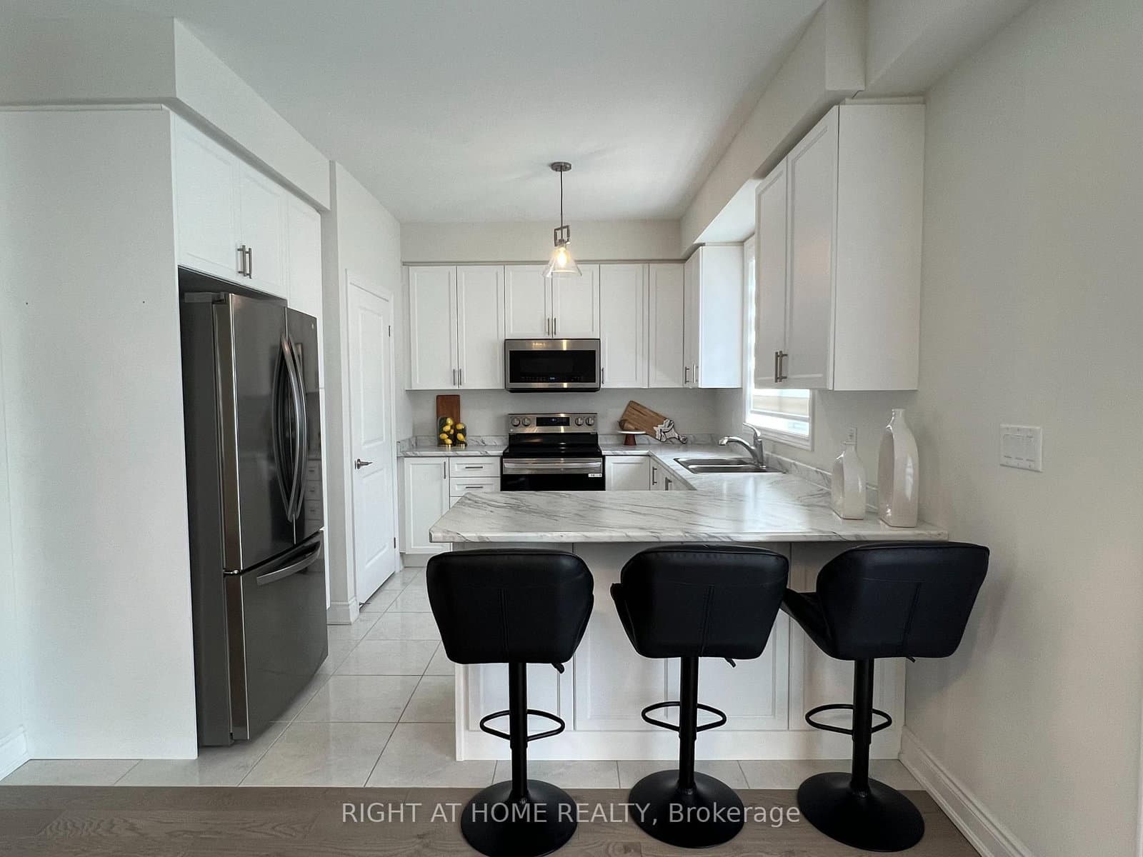24 Tamworth Terrace W thumbnail 6
