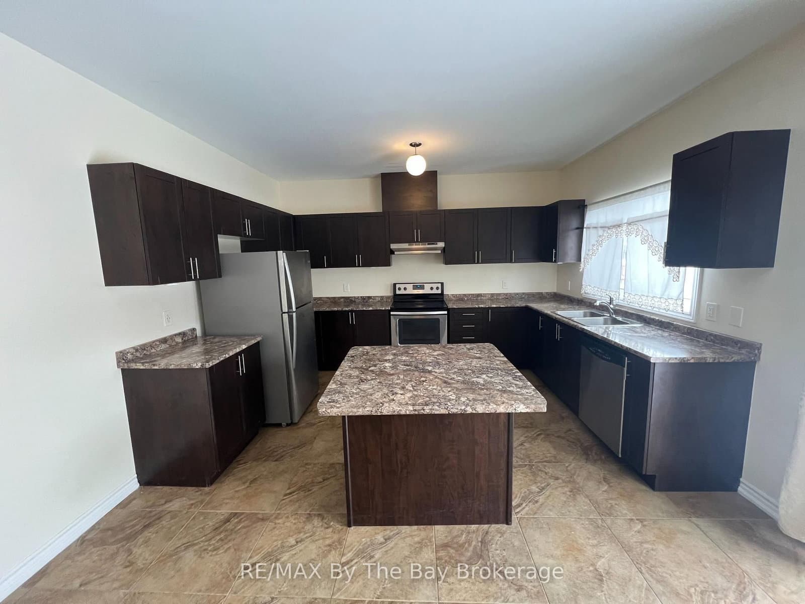 152 Allegra Drive thumbnail 4