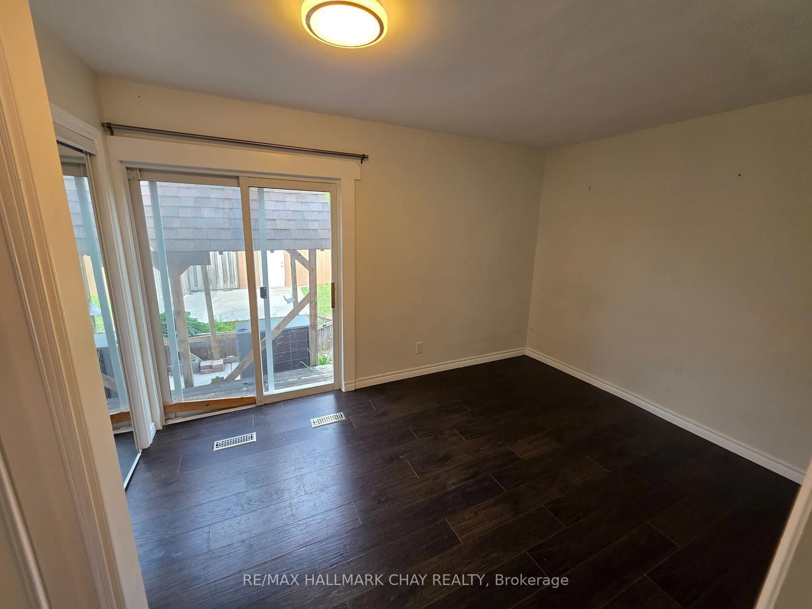 28 Matchedash Street N, Unit 3 thumbnail 11