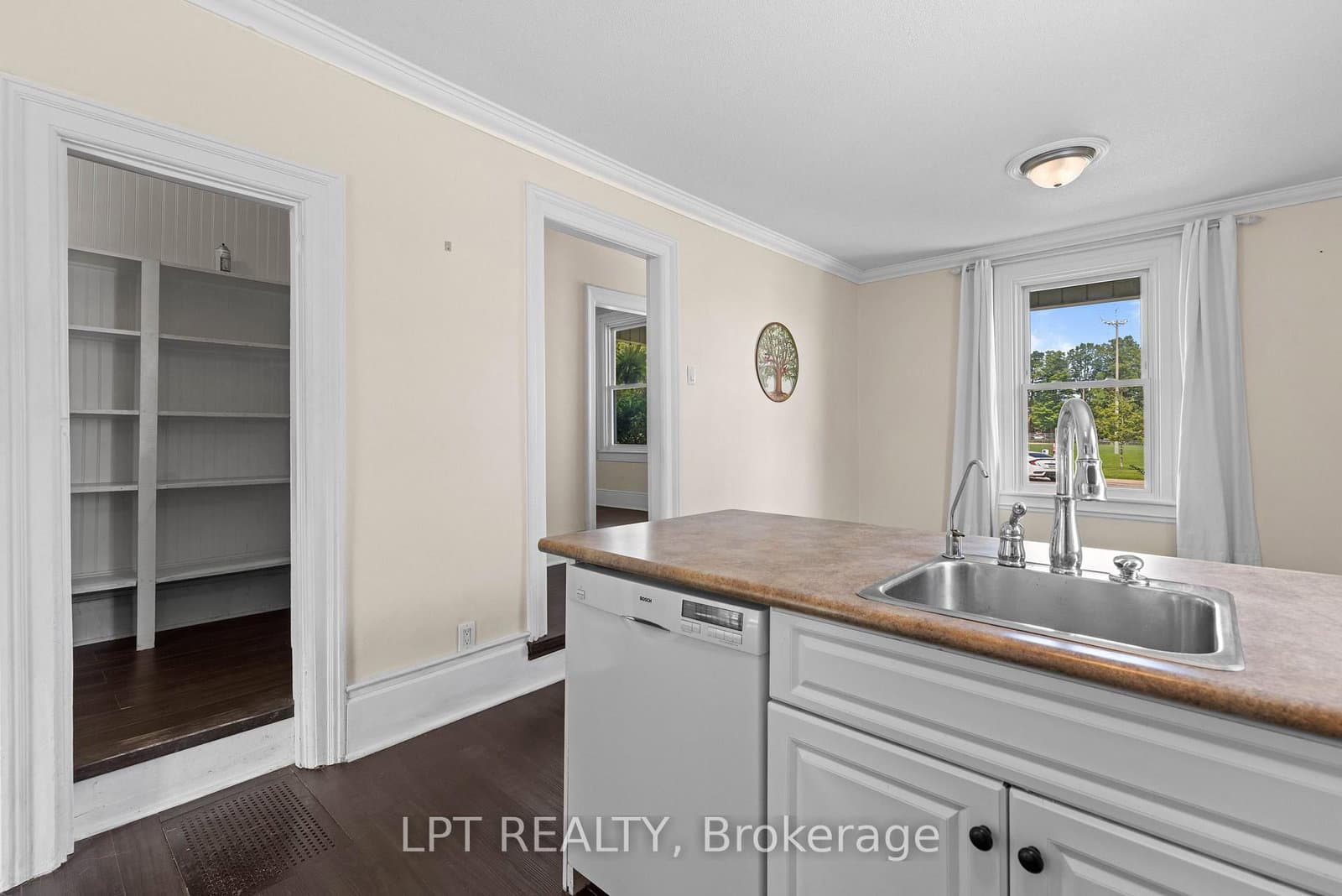 52 Parkside Drive E thumbnail 15