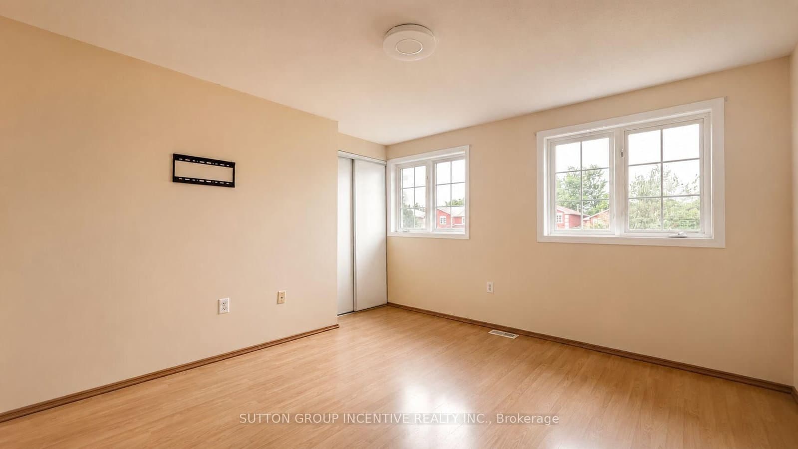 25 Lions Gate Boulevard thumbnail 10