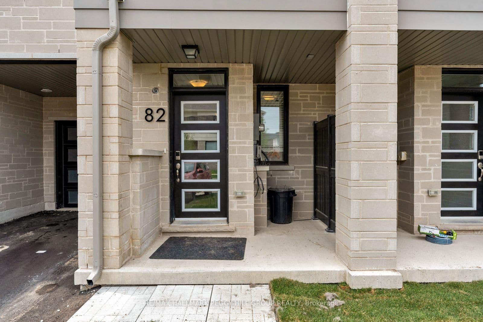 82 Yorkshire Drive thumbnail 2