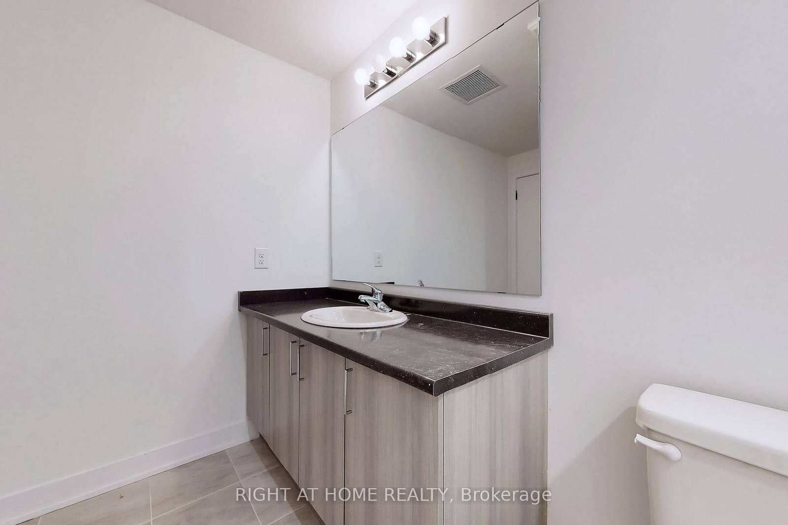 8 Culinary Lane, Unit 204 thumbnail 10