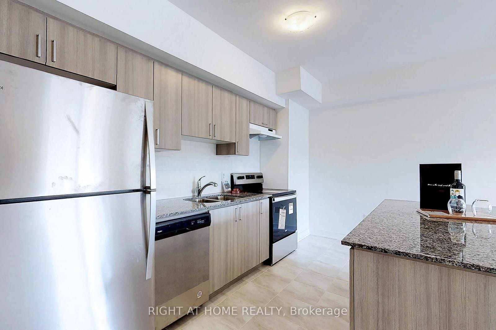 8 Culinary Lane, Unit 204 thumbnail 4