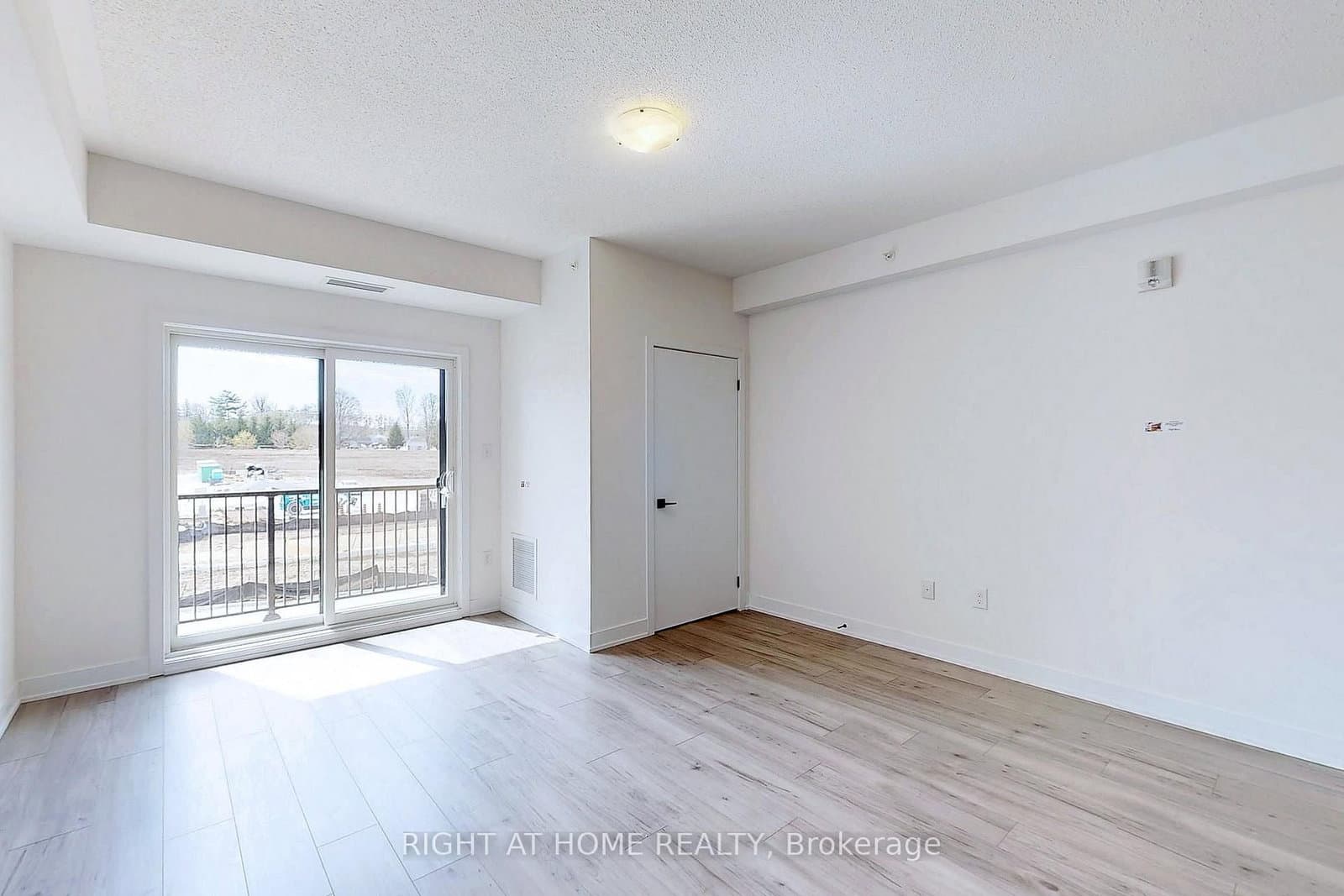 8 Culinary Lane, Unit 204 thumbnail 7