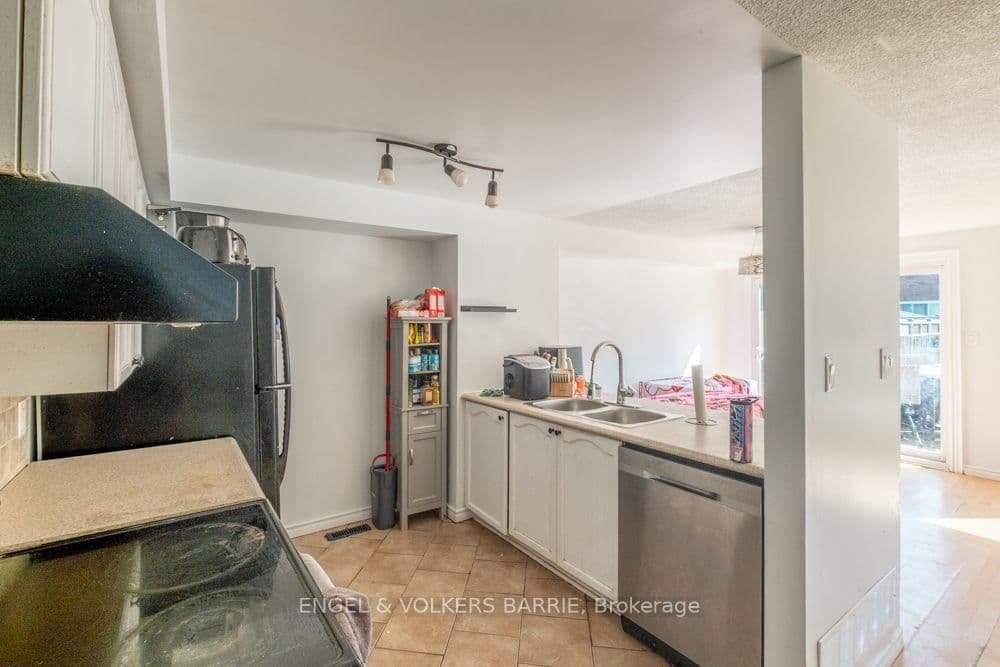 92 Lee Crescent thumbnail 3