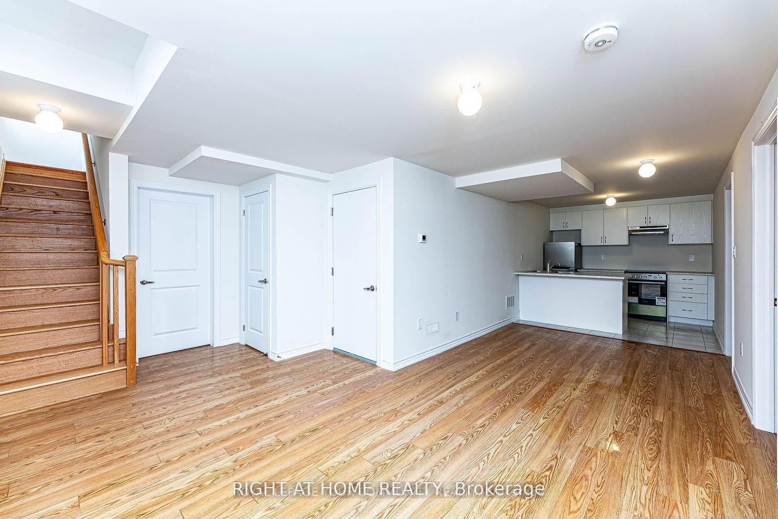 27 Lincoln Drive, Unit Basement thumbnail 3