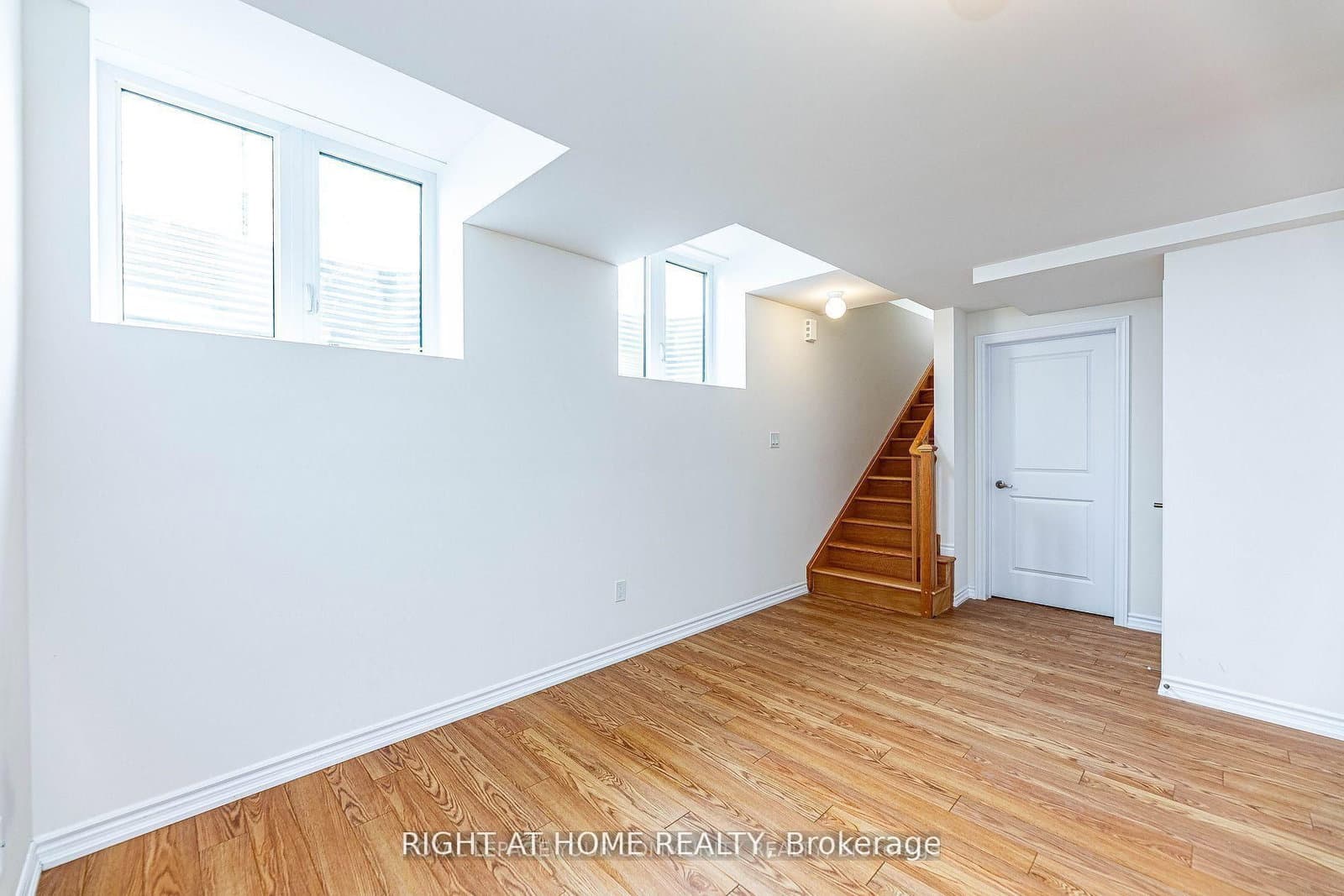 27 Lincoln Drive, Unit Basement thumbnail 5