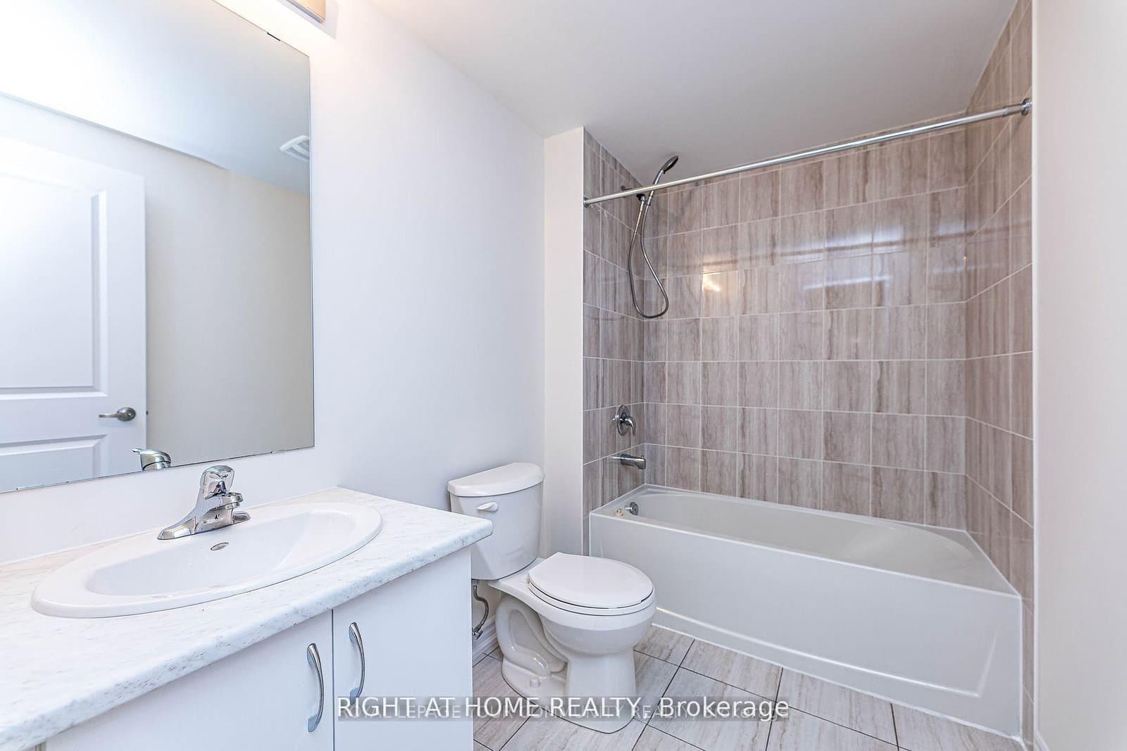 27 Lincoln Drive, Unit Basement thumbnail 7