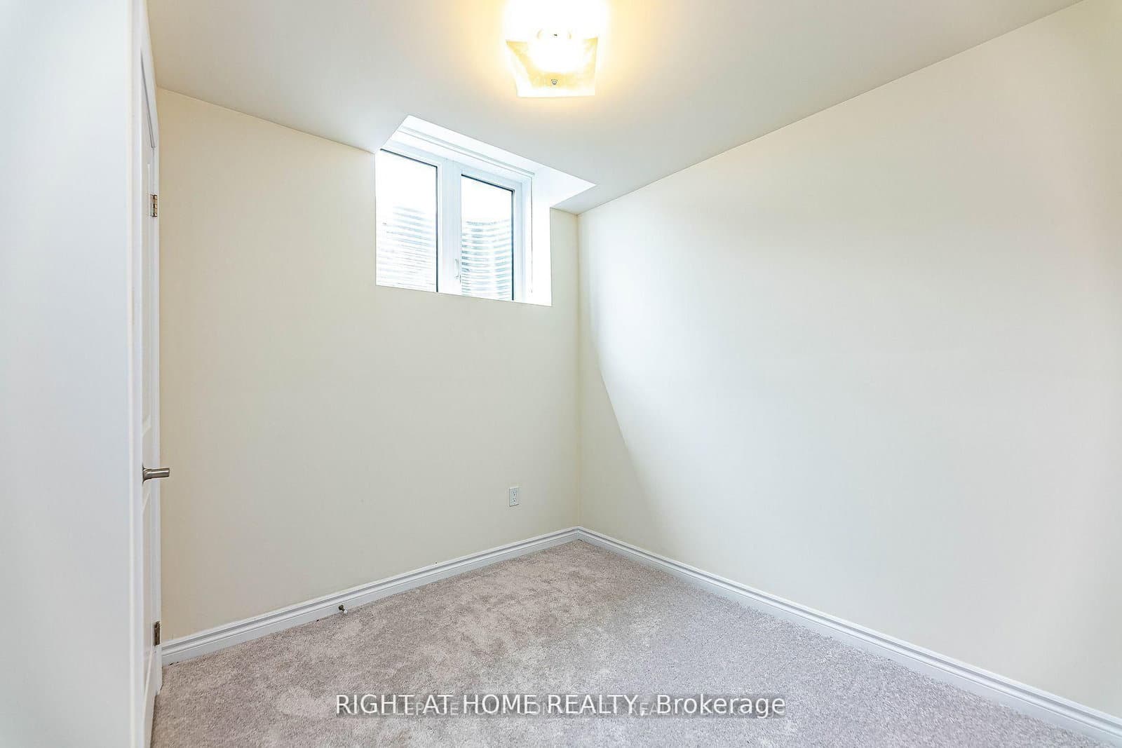 27 Lincoln Drive, Unit Basement thumbnail 9