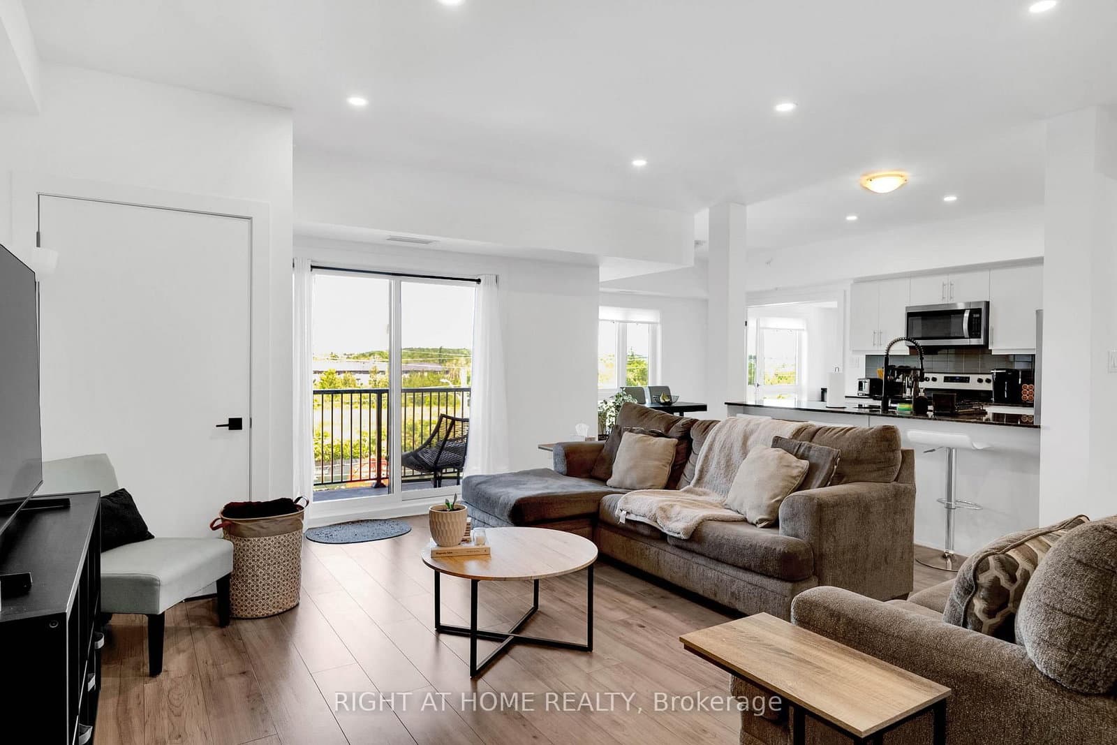 4 Spice Way, Unit 202 thumbnail 9
