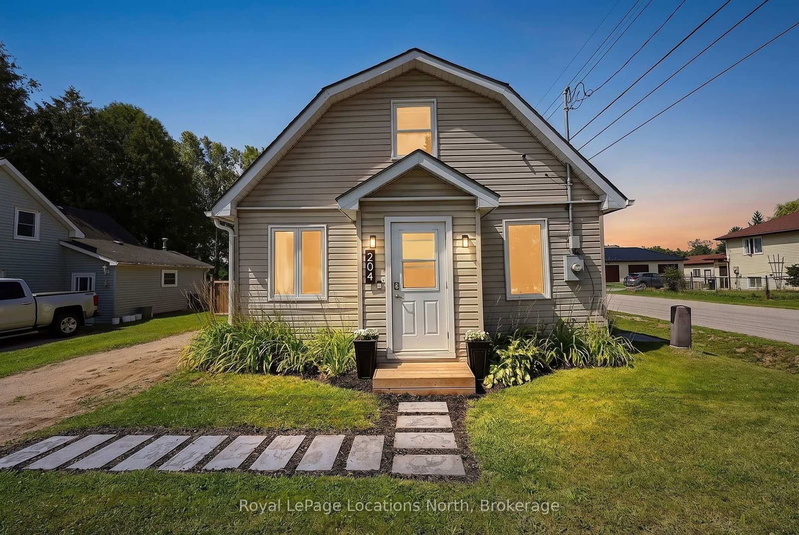 204 Sutherland Street N - Image 1