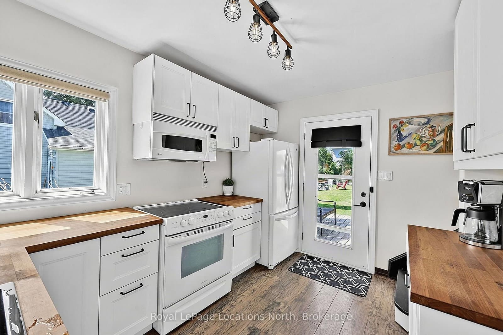 204 Sutherland Street N thumbnail 10