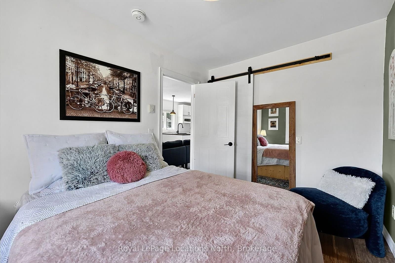 204 Sutherland Street N thumbnail 15