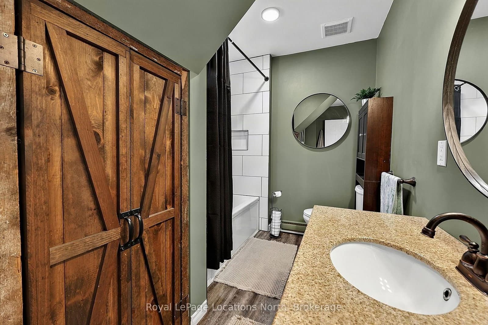 204 Sutherland Street N thumbnail 16