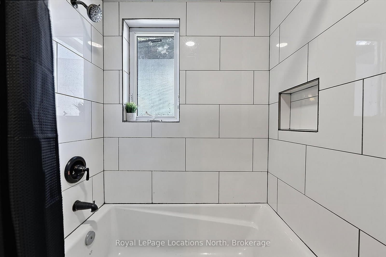 204 Sutherland Street N thumbnail 17