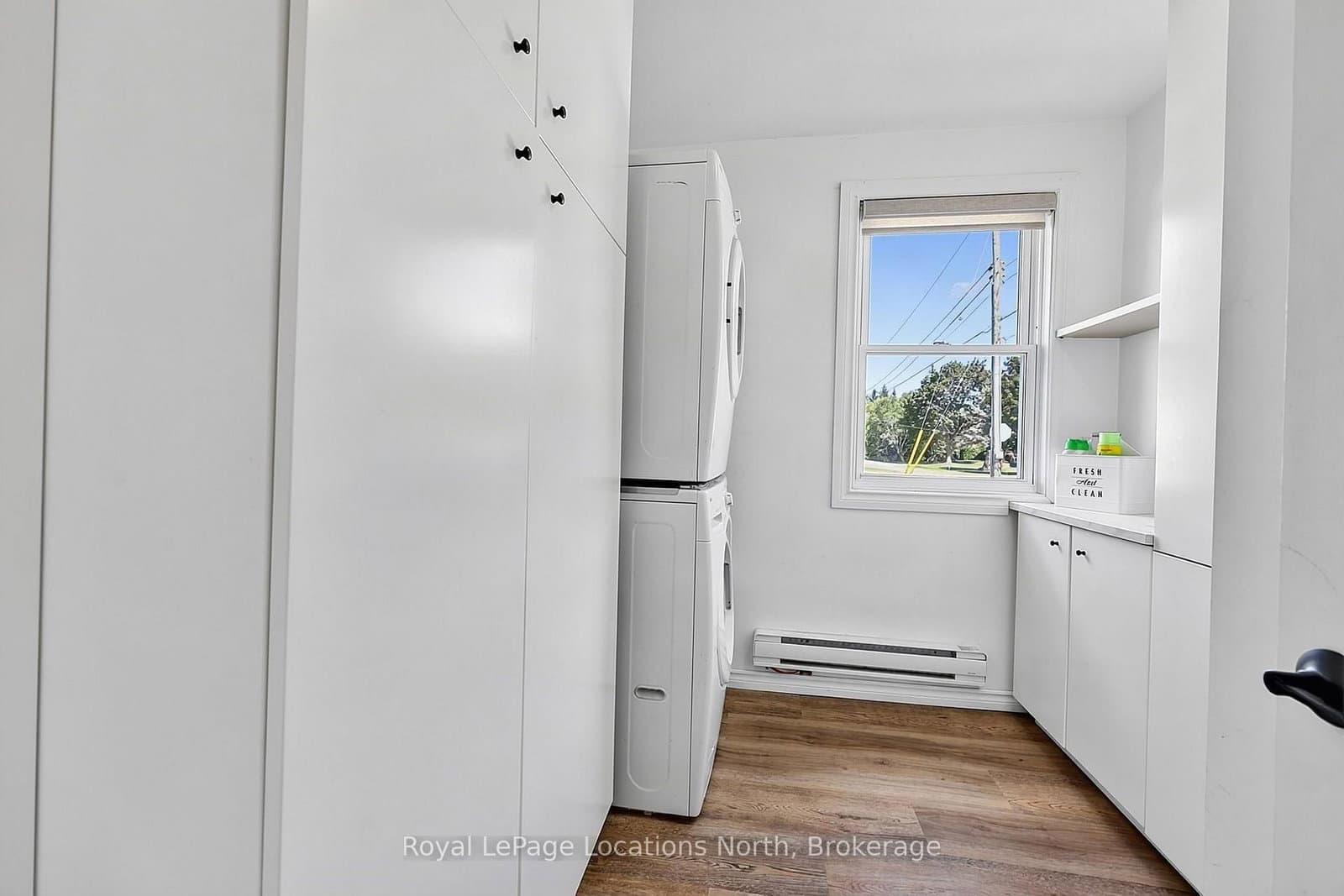 204 Sutherland Street N thumbnail 20