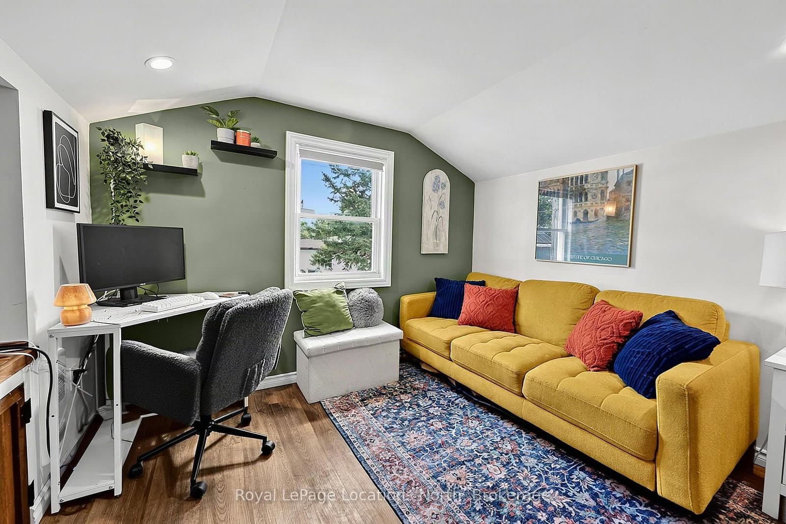 204 Sutherland Street N thumbnail 23