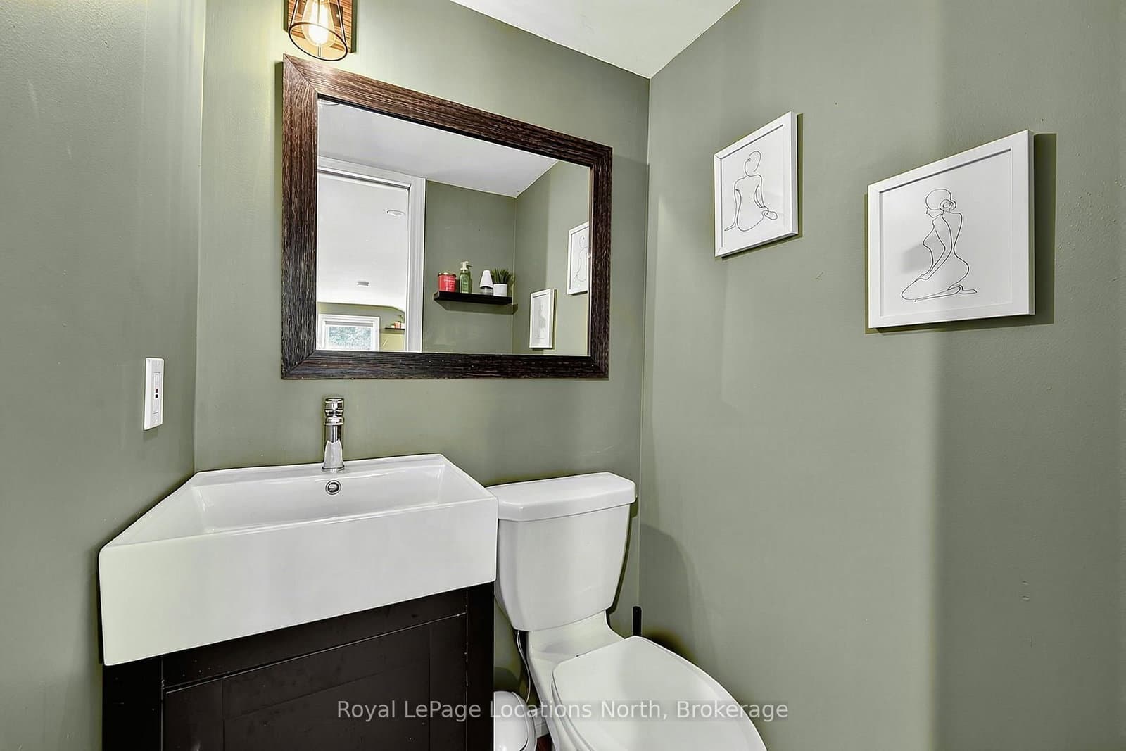 204 Sutherland Street N thumbnail 25