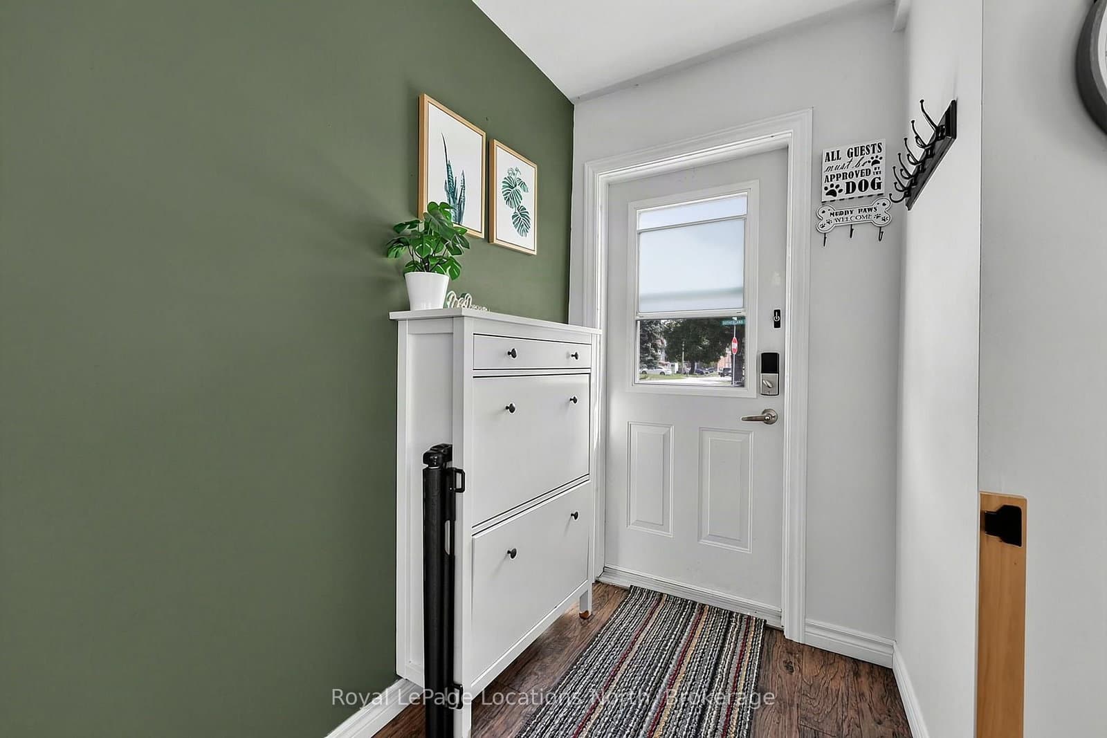 204 Sutherland Street N thumbnail 3