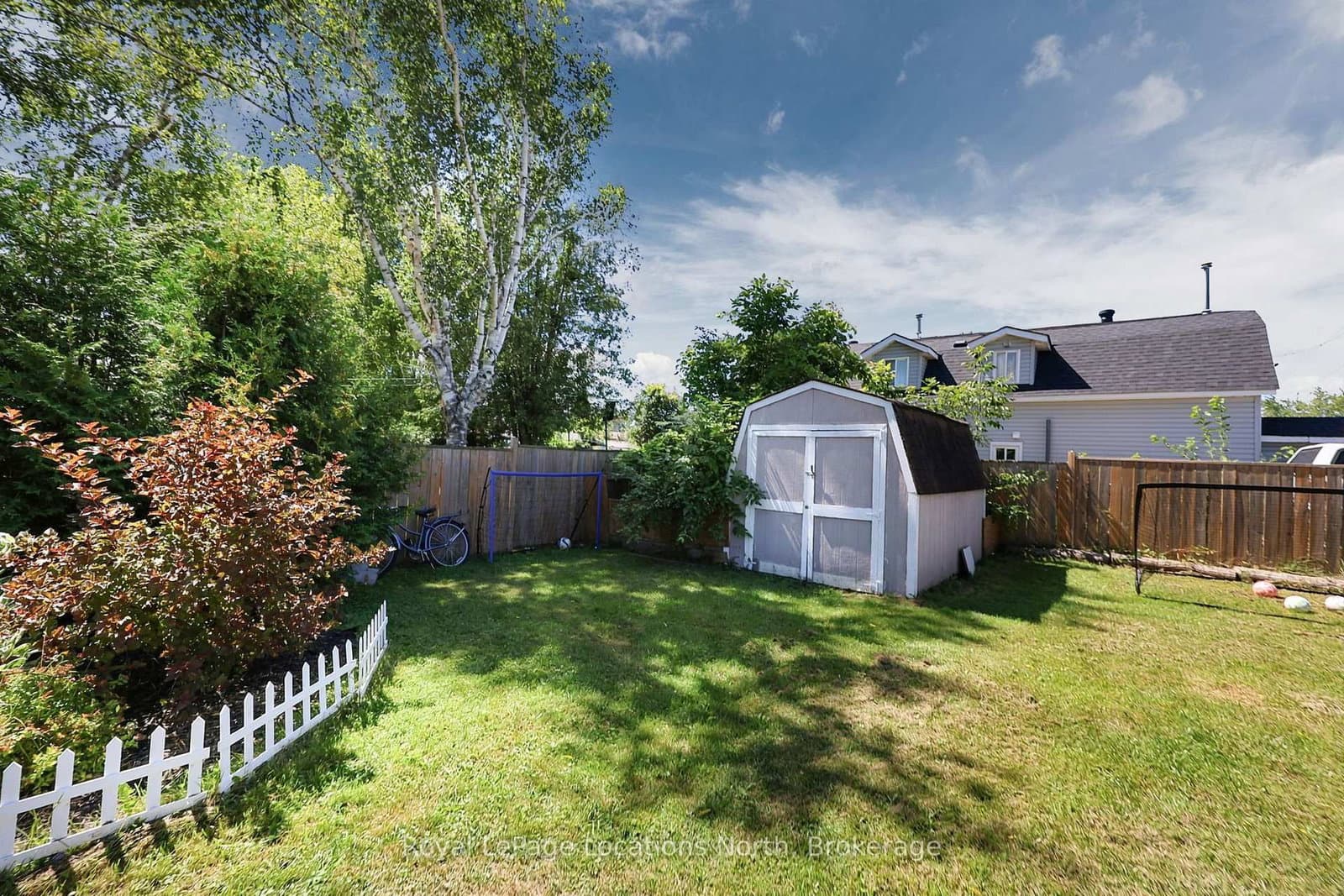 204 Sutherland Street N thumbnail 32