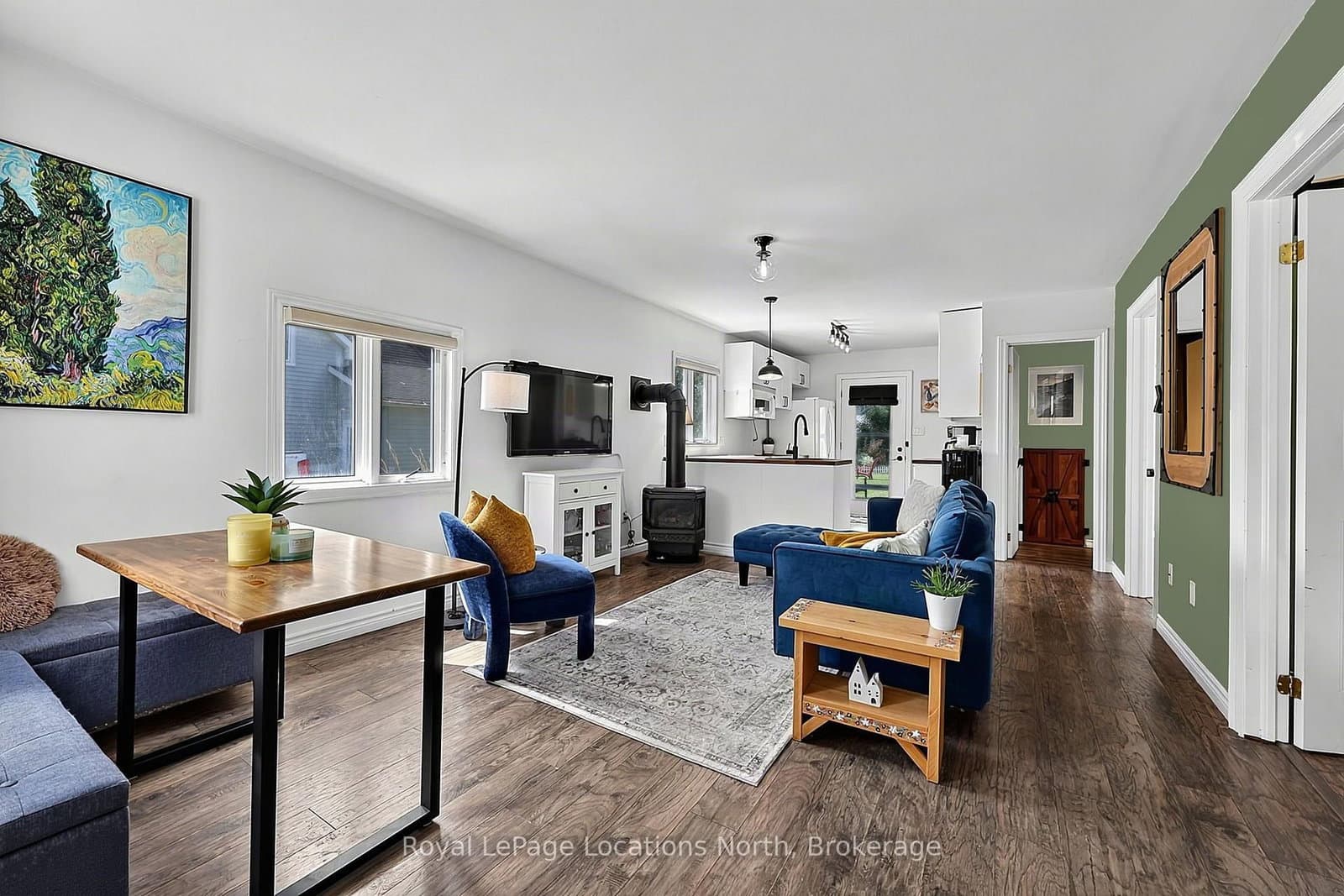 204 Sutherland Street N thumbnail 5