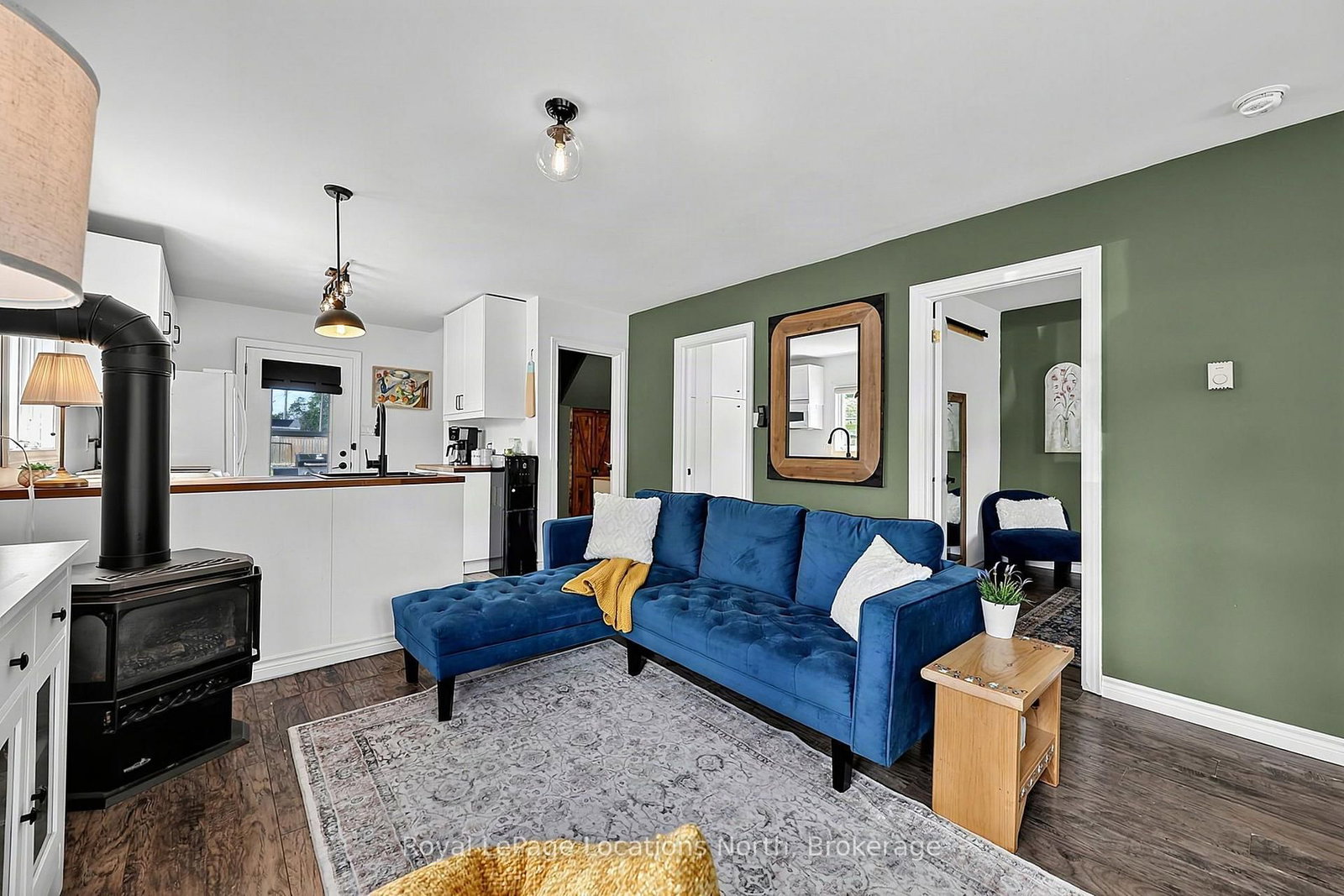204 Sutherland Street N thumbnail 6