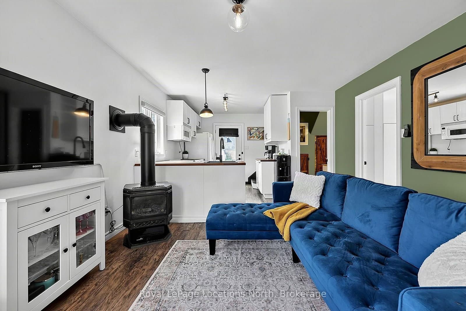 204 Sutherland Street N thumbnail 7