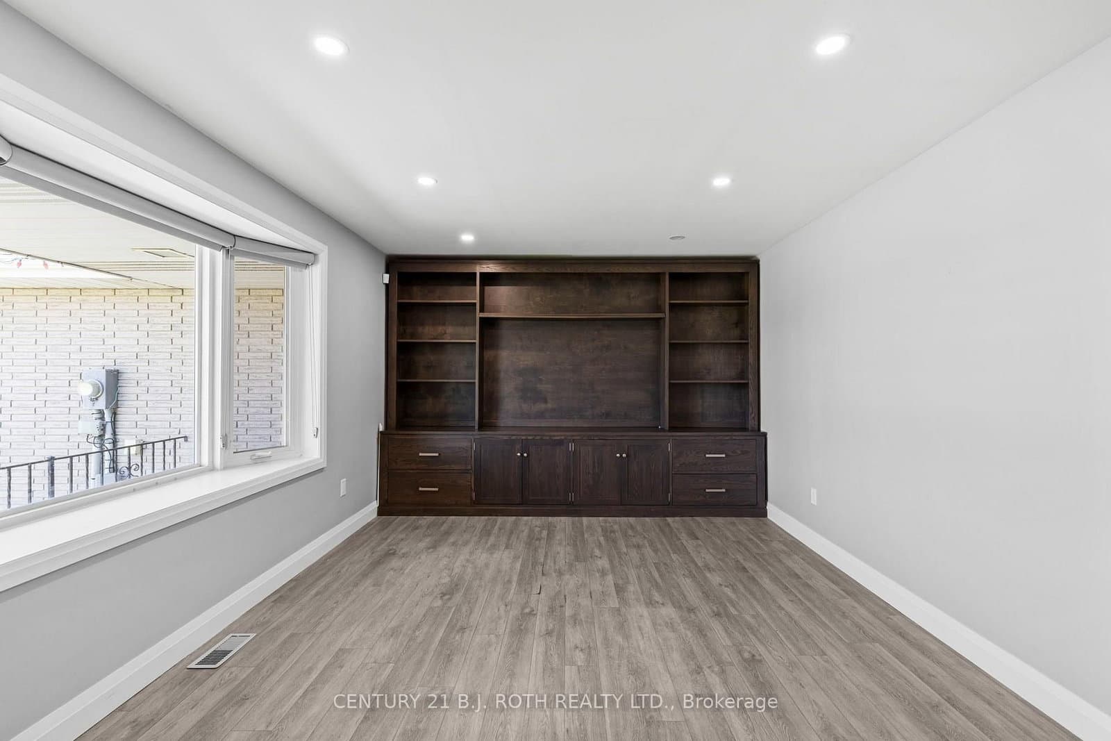 355 Mapleview Drive W thumbnail 5