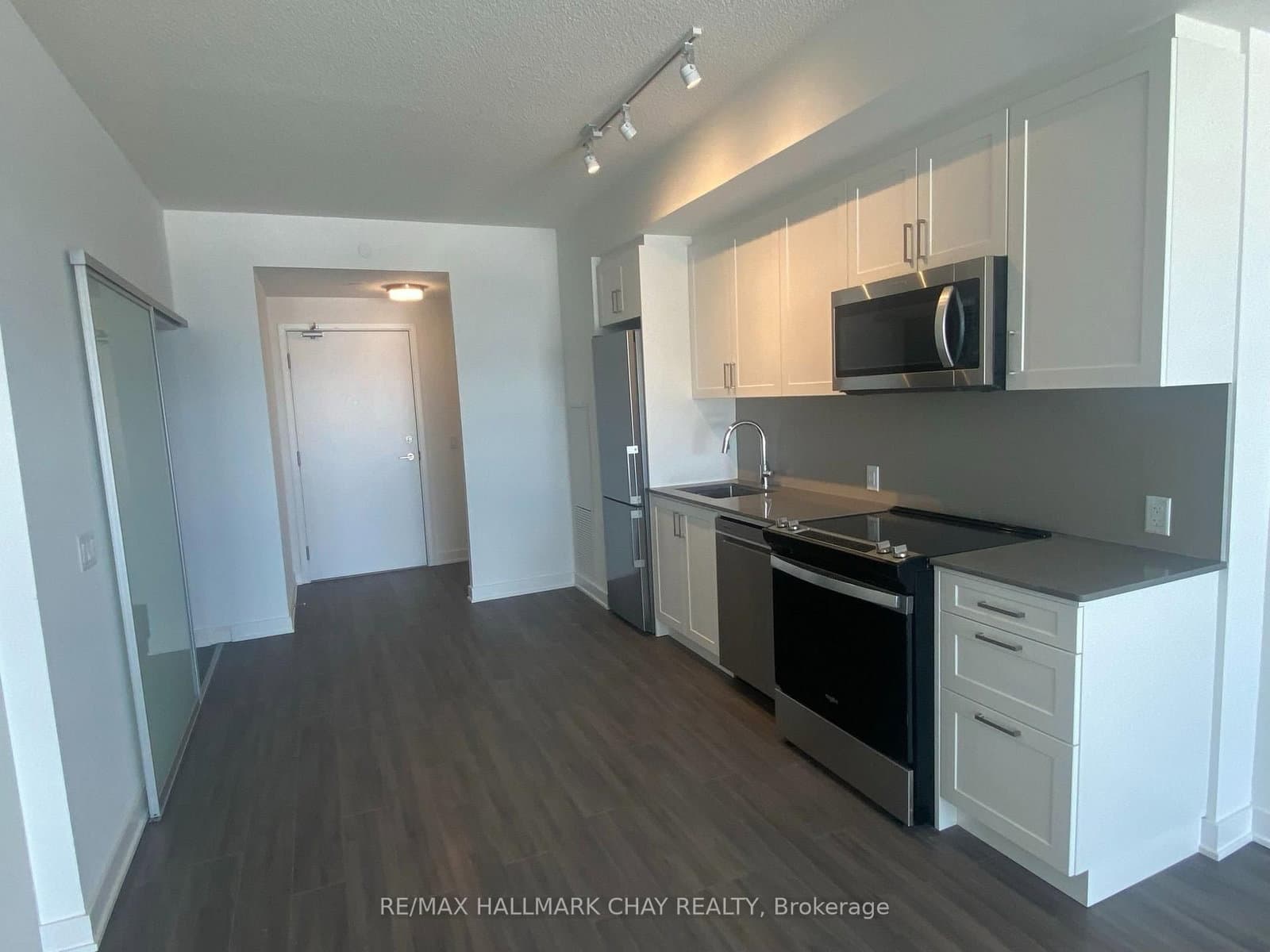 681 Yonge Street, Unit 317 thumbnail 3