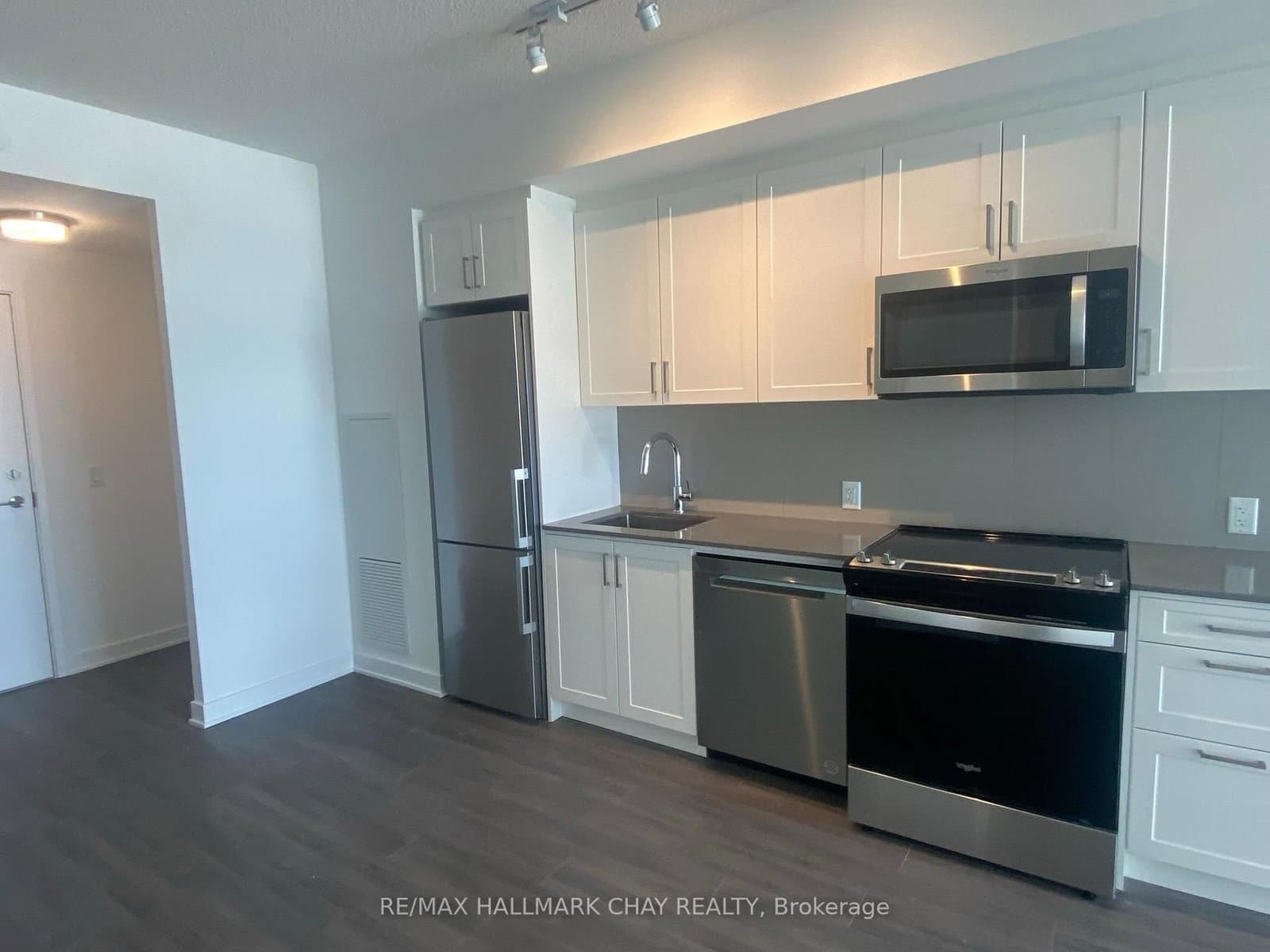681 Yonge Street, Unit 317 thumbnail 4
