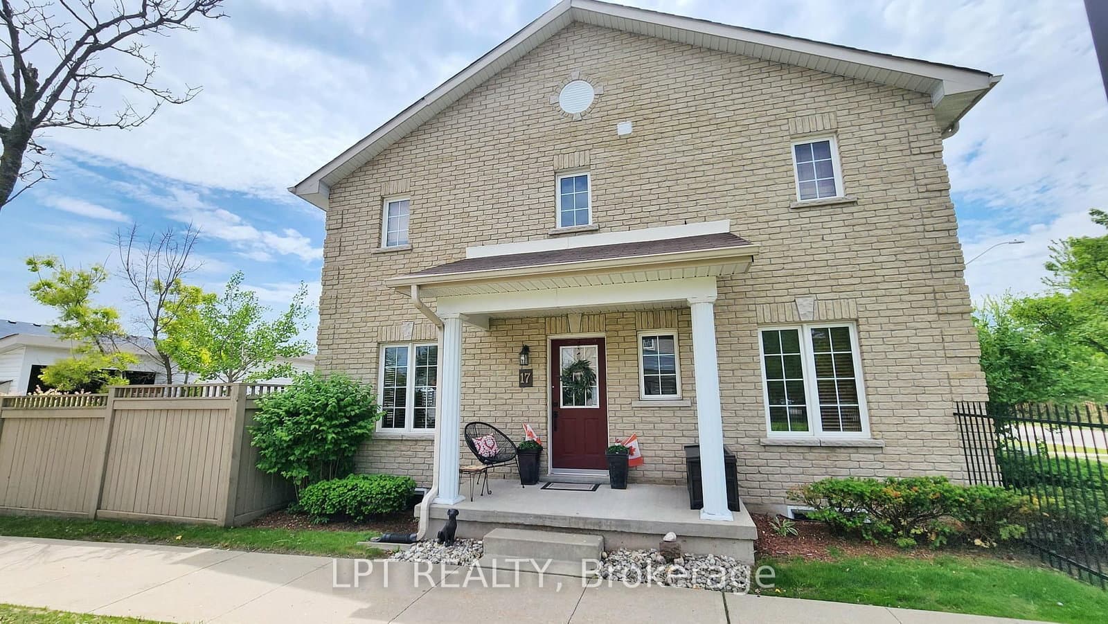 17 Silver Maple Crescent - Image 1