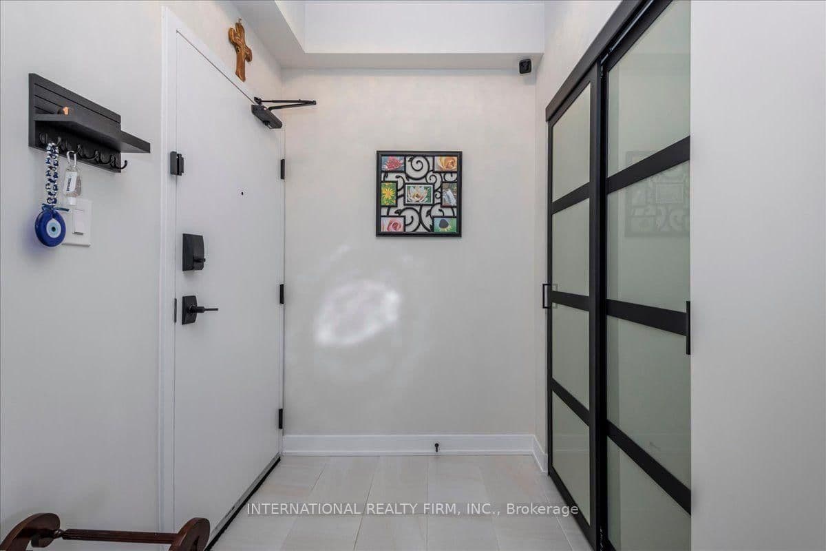 8 Culinary Lane, Unit 301 thumbnail 6