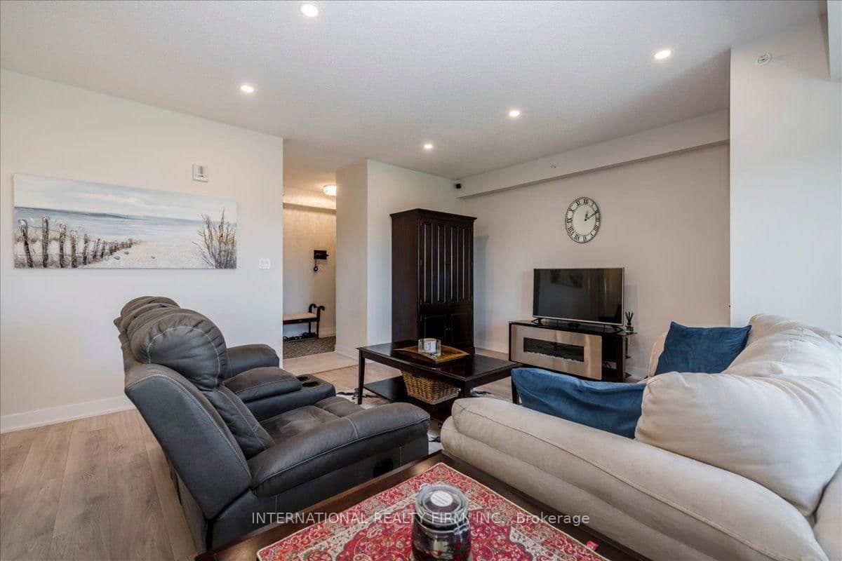 8 Culinary Lane, Unit 301 thumbnail 9