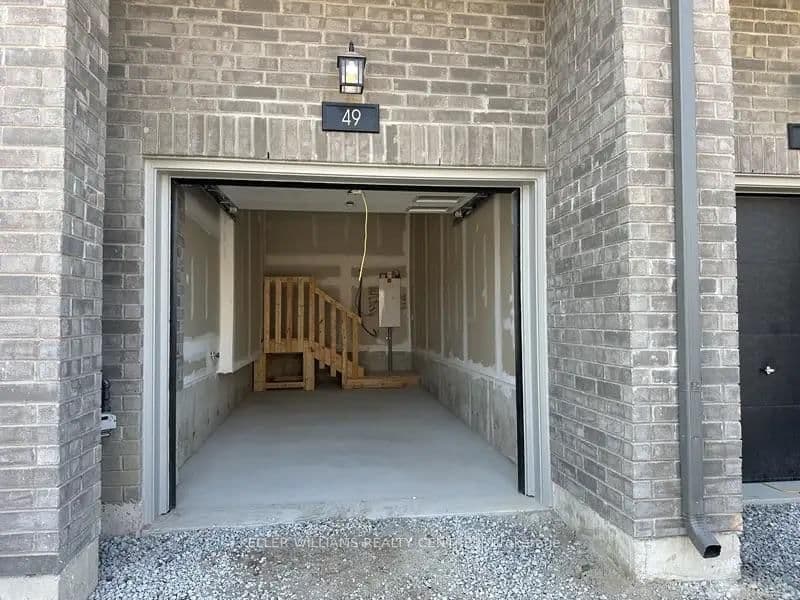 49 Gateway Drive thumbnail 3