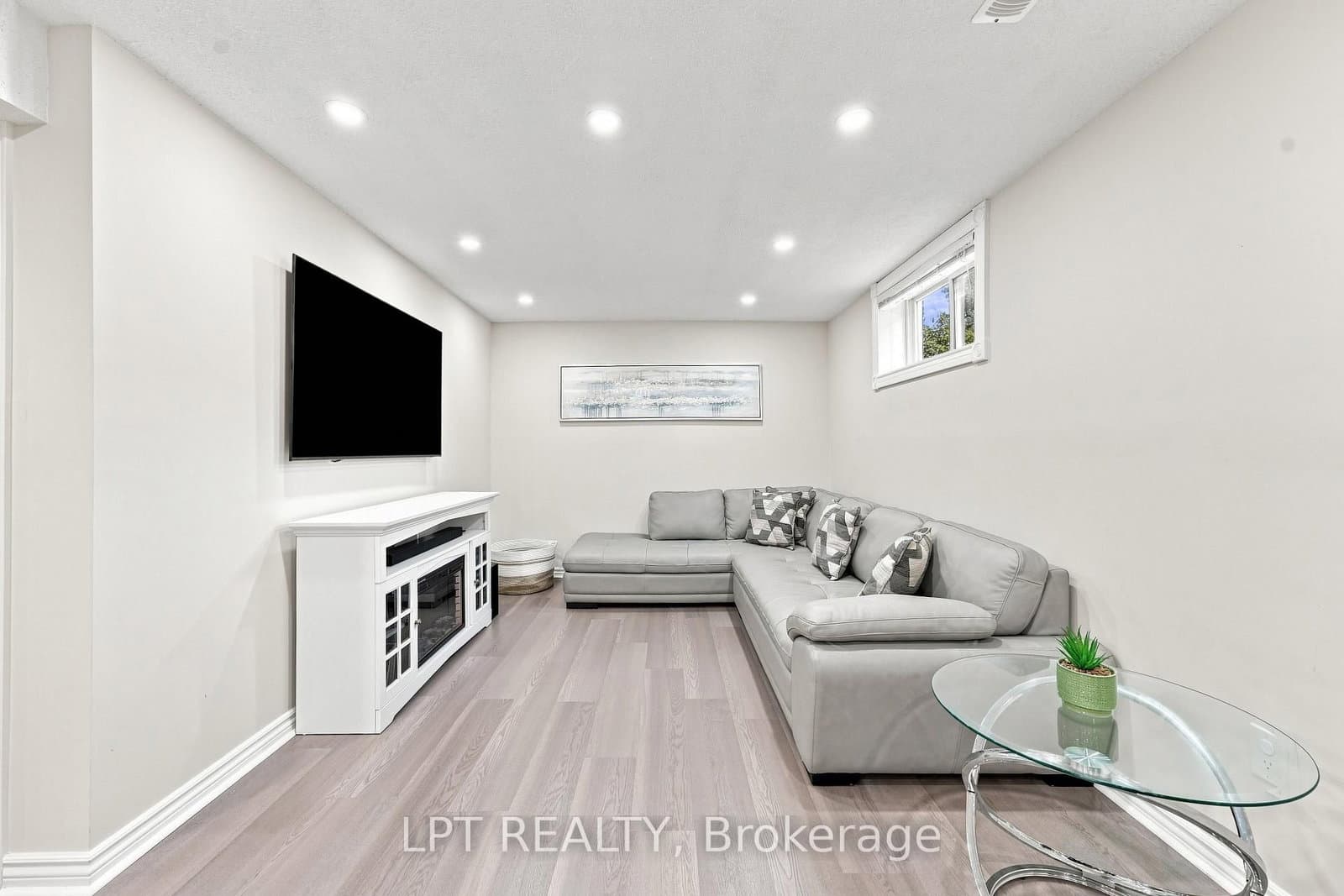 4 Lister Drive thumbnail 26
