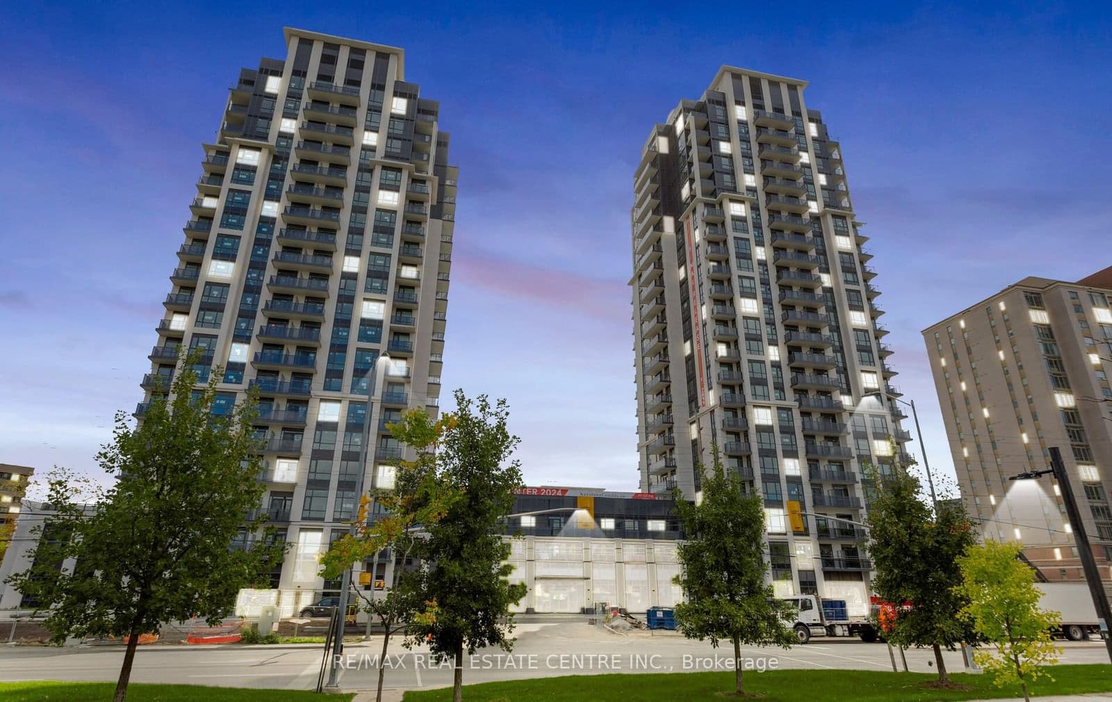 202 Burnhamthorpe Road E, Unit 301