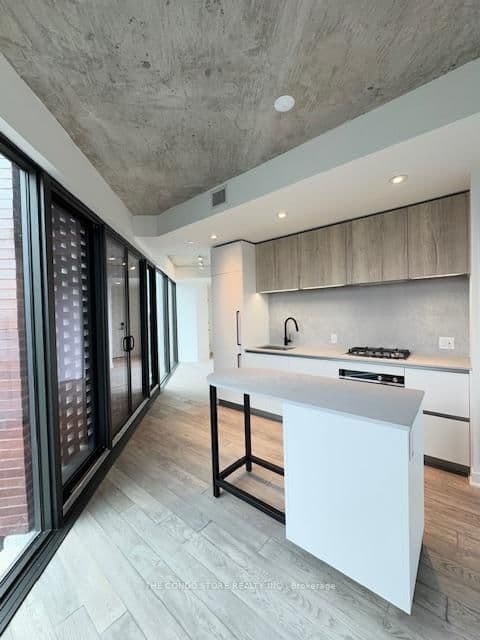 2625 Dundas Street W, Unit 514