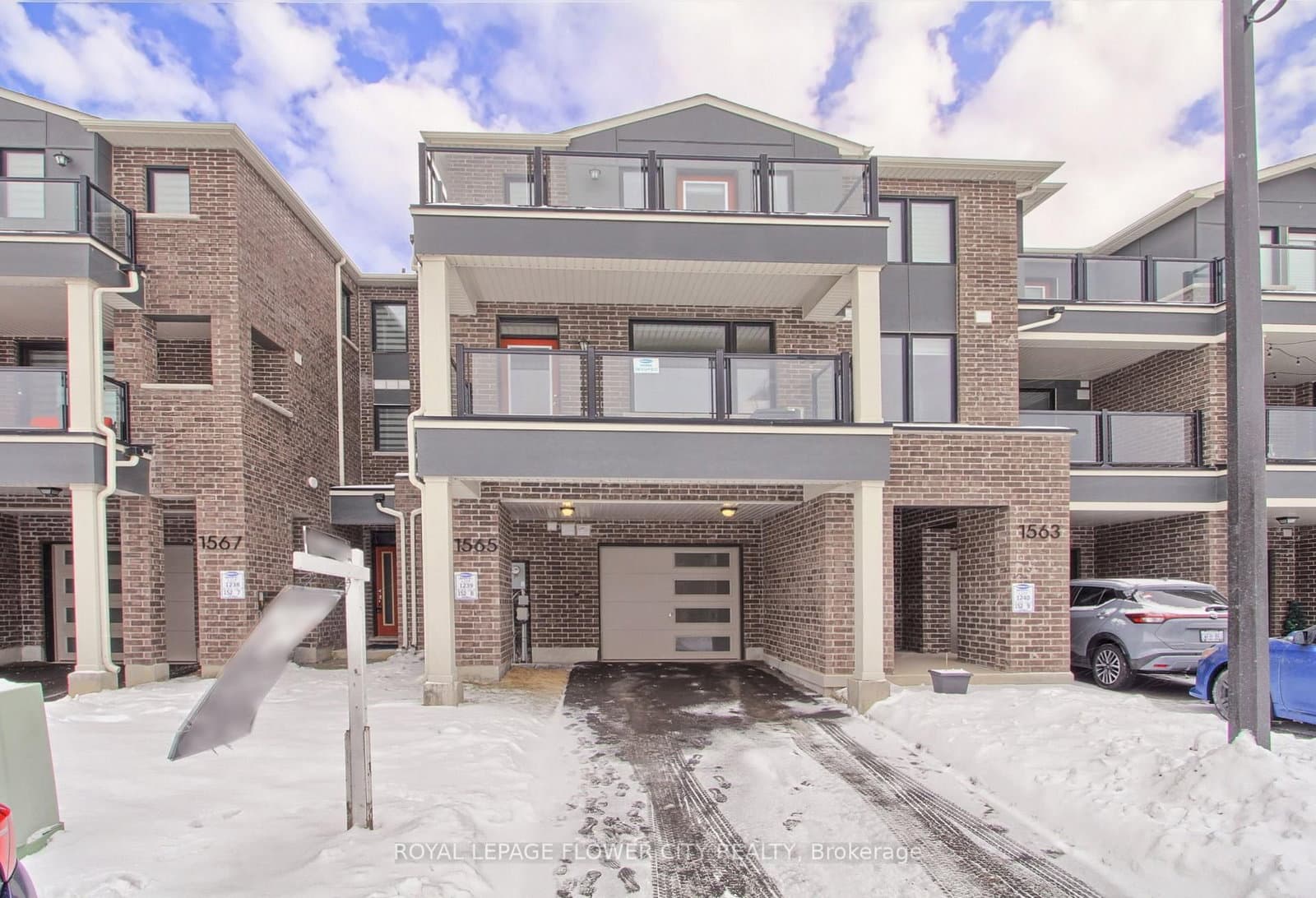 1565 Moira Crescent
